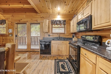 06-1723 High Rock Way13