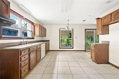 Kitchen showing Breakfast Space