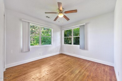 2372 Villanova Cir, Jacksonville, FL 32218 - photo 4