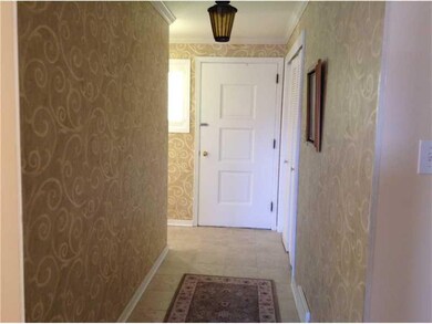 Entry/Foyer.
