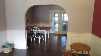 Kitchen Dining Area