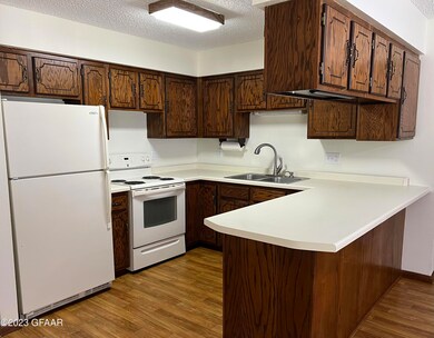 2324 W Springbrook Ct, Grand Forks, ND 58201 - photo 5
