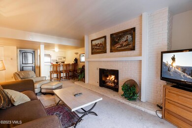 9_vail_23_interior_living_b