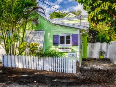 909 Pohalski-