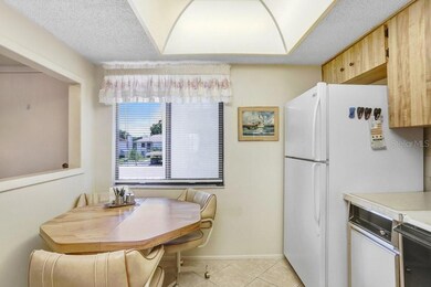 breakfast nook/eat-in space in kitchen