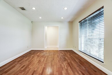 9958 Kirkshire Dr, Houston, TX 77089 - photo 7