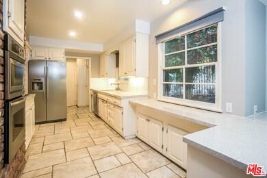 21802 Ybarra Rd, Woodland Hills, CA 91364 - photo 5