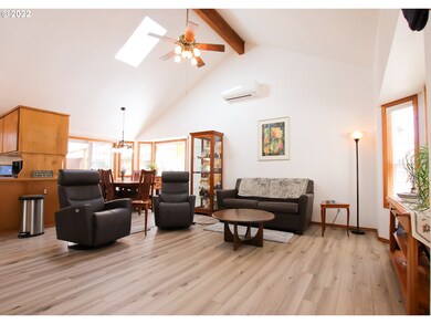 2070 Willow St, Florence, OR 97439 - photo 5