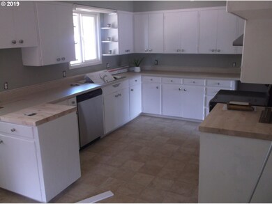 643 NW Yamhill St, Sheridan, OR 97378 - photo 6