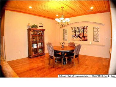Dining Room - Large arched art display area!