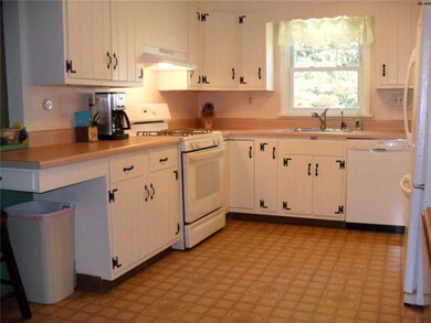 423 Glenruadh Ave, Erie, PA 16505 - photo 4