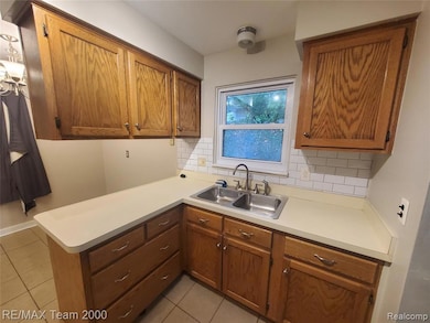 21213 Powers Ave, Dearborn Heights, MI 48125 - photo 4