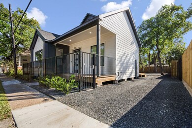 207 S Lockwood Dr unit 1, Houston, TX 77011 - photo 3