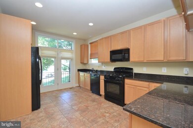 3018 Chinkapin Oak Ln unit 145, Woodbridge, VA 22191 - photo 4