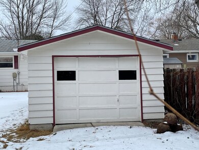 Detached garage<|><|>