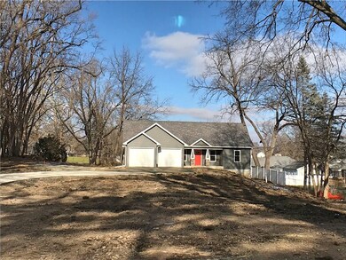 322 S 11th Ave W, Newton, IA 50208 - photo 2