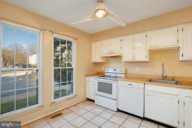 15949 Dorset Rd, Laurel, MD 20707 - photo 6