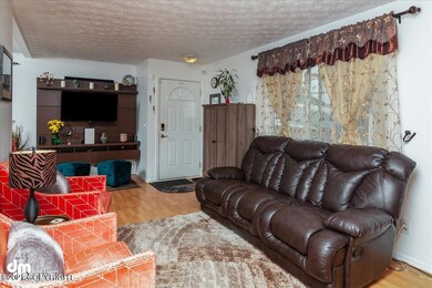 04-Living Room_IMG_7908