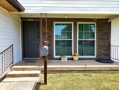 1021 Ralph St, Grand Prairie, TX 75051 - photo 5