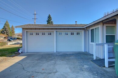 2402 E McAndrews Rd, Medford, OR 97504 - photo 4