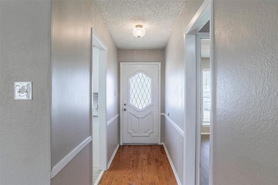 5911 Crestwood Cir E, North Richland Hills, TX 76180 - photo 3