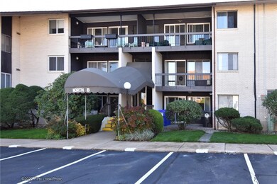 400 Narragansett Pkwy unit 7, Warwick, RI 02888 - photo 2