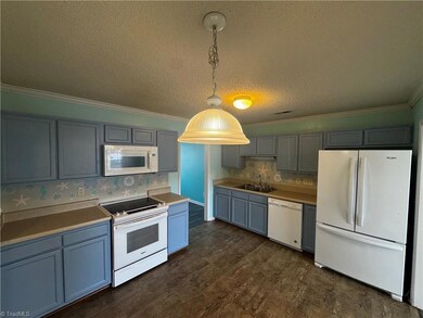 803 Remount Ct unit 20, Greensboro, NC 27409 - photo 7