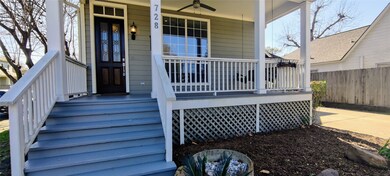 728 Le Green St, Houston, TX 77008 - photo 2