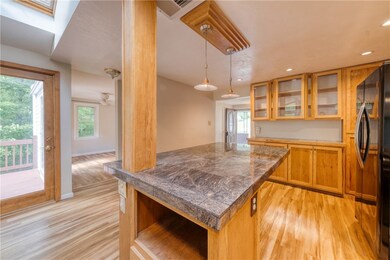 Island Kitchen with granite