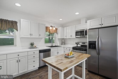 10693 Stansfield Rd, Laurel, MD 20723 - photo 4