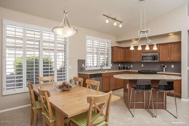 EAT-IN KITCHEN