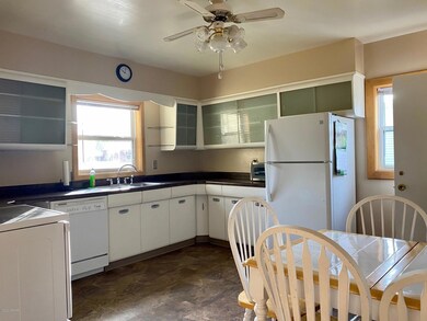 914 S 11th St, Grand Forks, ND 58201 - photo 7