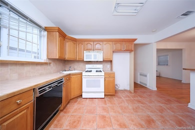 75-59 195th St, Fresh Meadows, NY 11366 - photo 3