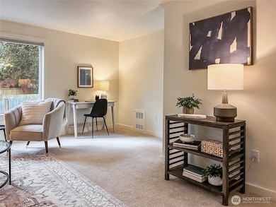 12311 Roosevelt Way NE unit B, Seattle, WA 98125 - photo 4