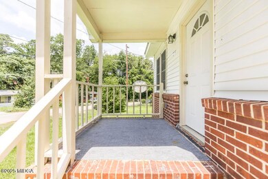 1735 Denton St 6