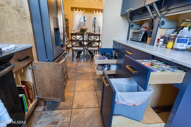 Kitchen specialized cabinetry