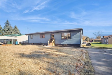 213 Davenport Ave, Baxter, IA 50028 - photo 2