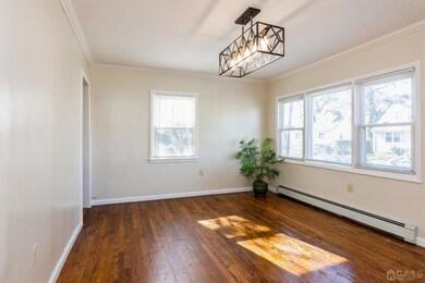 Sunfilled Living Room!