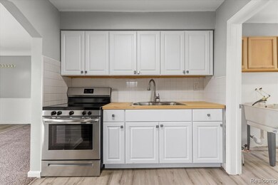 24552 Tuscany Ave, Eastpointe, MI 48021 - photo 4