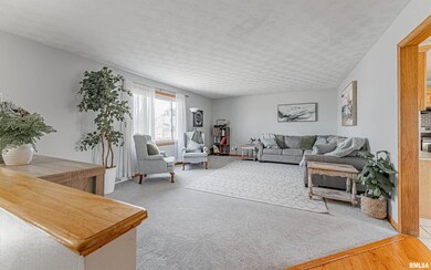 110 Crestwood Dr, Lincoln, IL 62656 - photo 7