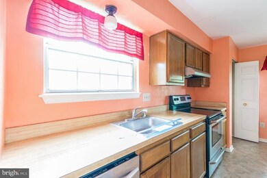 1605 Catchworth Ct, Silver Spring, MD 20905 - photo 4