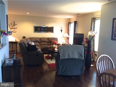 6012 Riverfront Dr unit 6012, Palmyra, NJ 08065 - photo 2