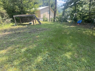 1039 Right Fork Bull Creek Rd, Prestonsburg, KY 41653 - photo 5