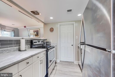 9631 Hagel Cir unit D, Lorton, VA 22079 - photo 6