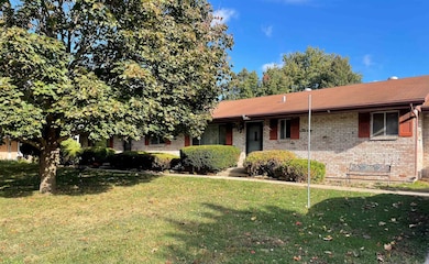 2117-2119 Davis Dr, Belvidere, IL 61008 - photo 2