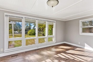 04_6029KeigleySt_165_LivingRoom_LowRes
