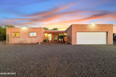 Front 9460 E Catalina Hy