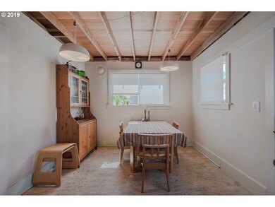 922 W 10th St, the Dalles, OR 97058 - photo 5