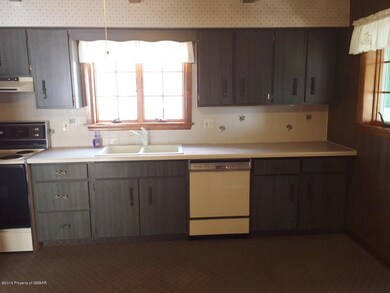 24 Regina St, Hanover Township, PA 18706 - photo 4