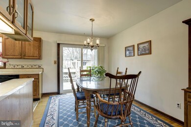 5907 Forest Ct, Sykesville, MD 21784 - photo 6